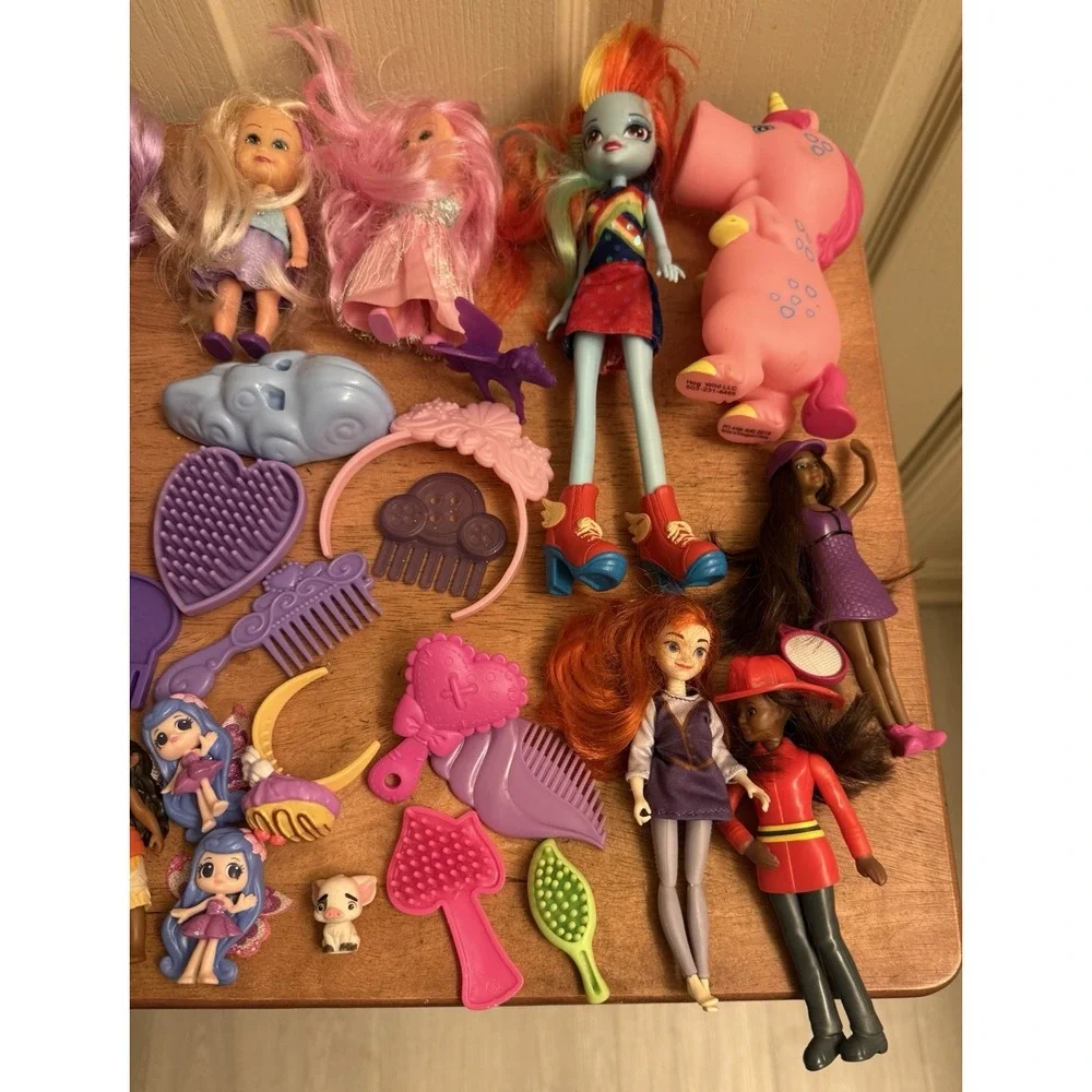 Lot Of‎ 35 Random Dolls/toys And Accessories.